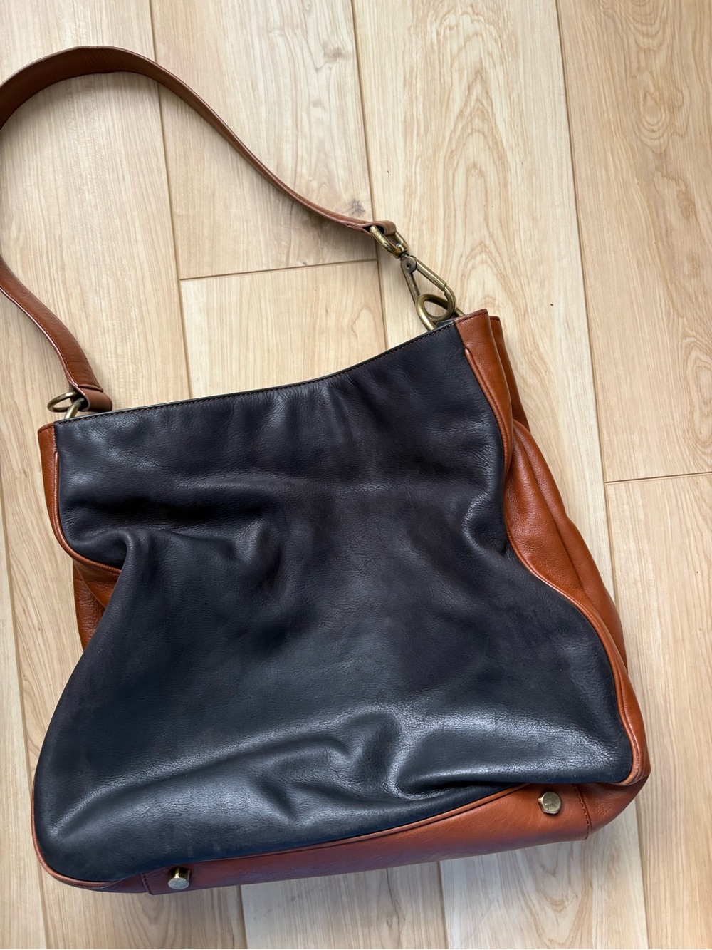 Worth New York 90s Look Hobo Slouchy Black and Brown Leather Shoulder Bag - Picture 9 of 11